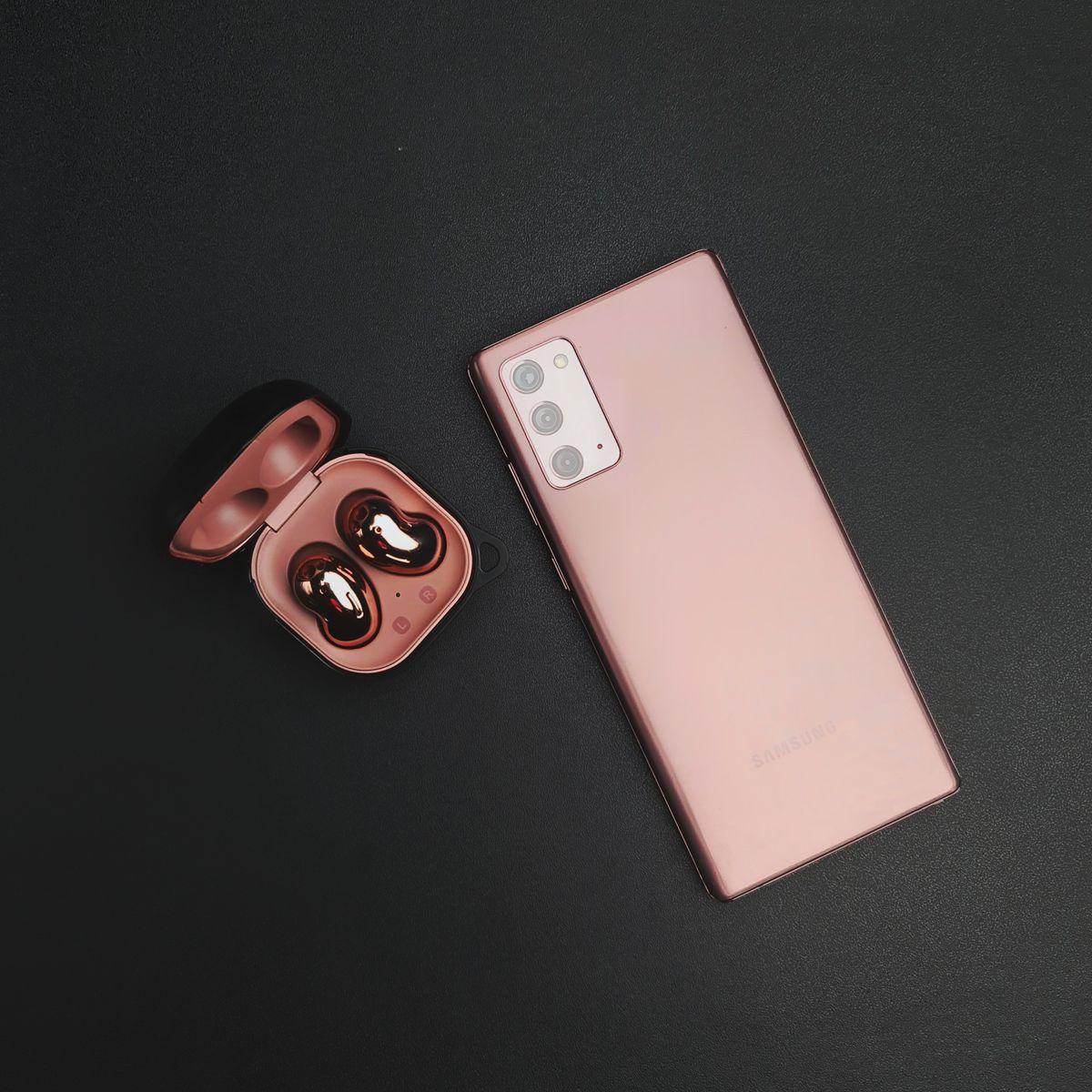 Wireless earbuds